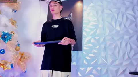 Snapshot of stiiveen_24cm chatting on December 23, 4:54 am Stiven brendan online show from December 23, 4:54 am