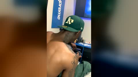 Snapshot of stillfvmous chatting on March 29, 5:46 pm Chocolate Stic online show from March 29, 5:46 pm