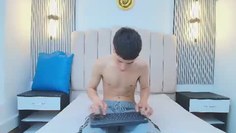 stiven_cooper2 online show from June 22, 12:24 pm