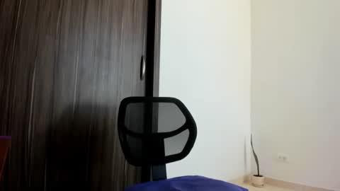Snapshot of stiven_trainer chatting on April 26, 2:37 pm stiven_trainer online show from April 26, 2:37 pm