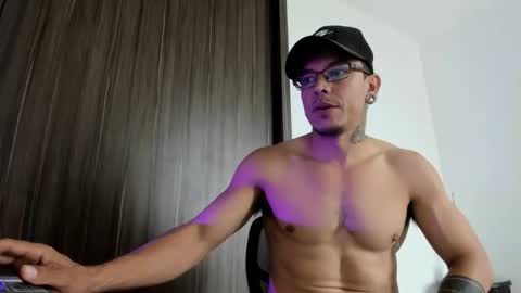 Snapshot of stiven_trainer chatting on May 10, 12:54 pm stiven_trainer online show from May 10, 12:54 pm
