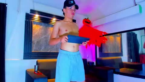 friends online show from October 18, 5:32 am