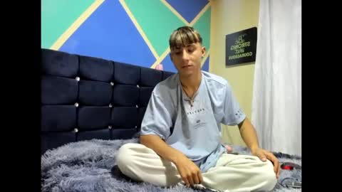 Snapshot of stivenred chatting on December 9, 10:54 am Stiven online show from December 9, 10:54 am