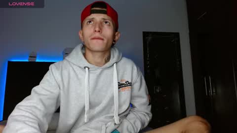 Snapshot of stivent777 chatting on February 23, 10:53 pm stiven tellez online show from February 23, 10:53 pm