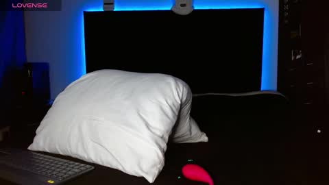 Snapshot of stivent777 chatting on March 12, 11:53 am stiven tellez online show from March 12, 11:53 am