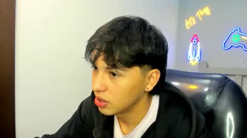 Stiwen online show from October 11, 1:42 pm