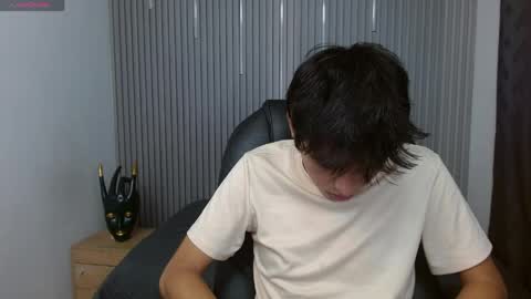 Snapshot of stiwentwink chatting on April 8, 1:44 pm Stiwen online show from April 8, 1:44 pm