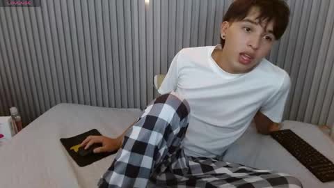 Snapshot of stiwentwink chatting on April 30, 8:57 pm Stiwen online show from April 30, 8:57 pm