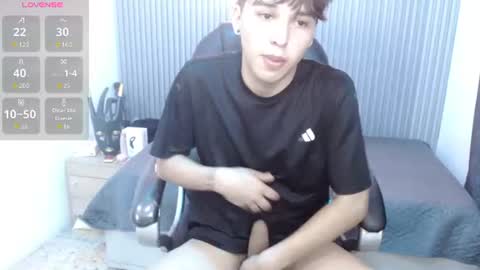 Snapshot of stiwentwink chatting on July 25, 1:52 pm Stiwen online show from July 25, 1:52 pm