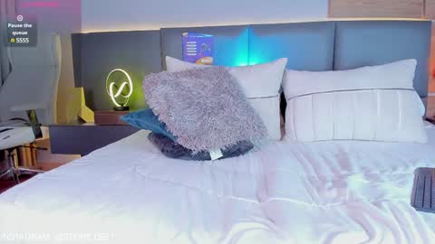 Stone Lee  online show from January 6, 9:30 am