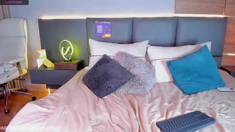 Stone Lee  online show from January 23, 10:32 am