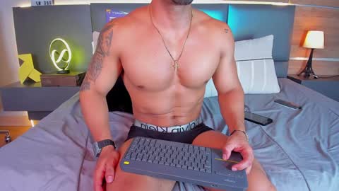 Stone Lee  online show from January 31, 1:12 pm