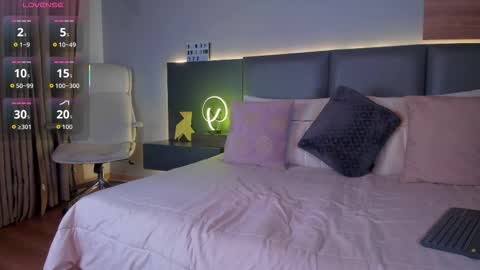 Stone Lee  online show from September 21, 3:08 am