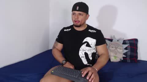 Stone Lee  online show from November 8, 7:19 am