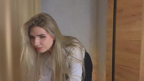 Snapshot of stormymuse chatting on November 18, 3:05 pm Luna online show from November 18, 3:05 pm