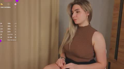 Snapshot of stormymuse chatting on December 13, 7:53 pm Luna online show from December 13, 7:53 pm