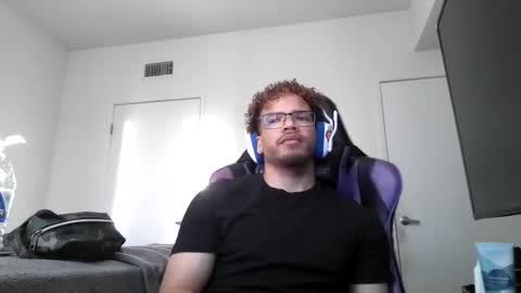 Snapshot of str8dj chatting on April 15, 2:02 pm Dj online show from April 15, 2:02 pm