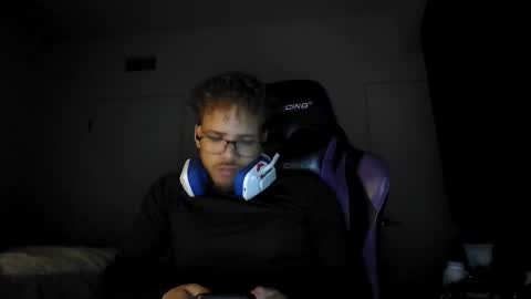 Snapshot of str8dj chatting on April 20, 3:20 am Dj online show from April 20, 3:20 am