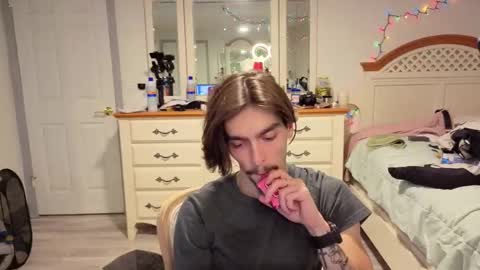 Snapshot of str8whiteboy21 chatting on November 26, 6:36 am str8whiteboy21 online show from November 26, 6:36 am