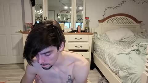 Snapshot of str8whiteboy21 chatting on December 22, 6:10 am str8whiteboy21 online show from December 22, 6:10 am