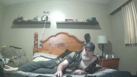 Snapshot of straightbear4you chatting on February 19, 6:43 pm Straightbear4you online show from February 19, 6:43 pm