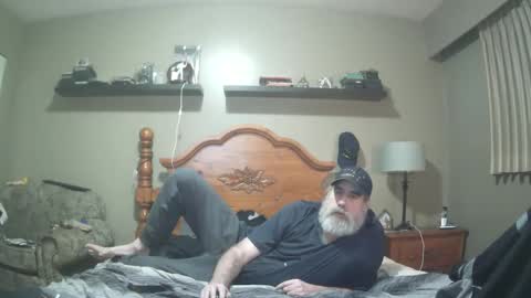 Snapshot of straightbear4you chatting on February 23, 1:24 am Straightbear4you online show from February 23, 1:24 am