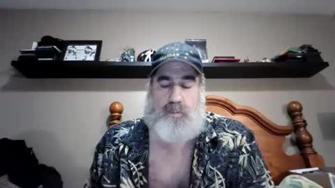 Snapshot of straightbear4you chatting on September 17, 2:46 am Straightbear4you online show from September 17, 2:46 am