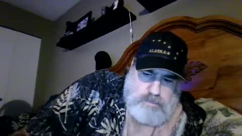 Straightbear4you online show from June 10, 9:41 am