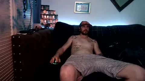 Snapshot of straitpipermann22 chatting on April 3, 8:07 pm straitpipermann22 online show from April 3, 8:07 pm