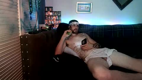 Snapshot of straitpipermann22 chatting on April 5, 10:18 pm straitpipermann22 online show from April 5, 10:18 pm