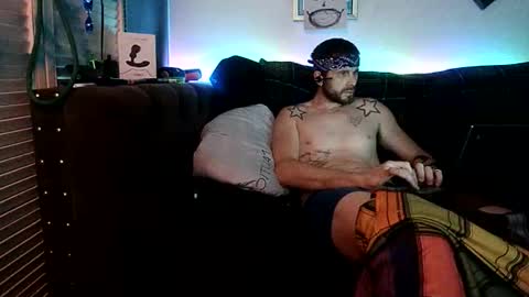 Snapshot of straitpipermann22 chatting on April 15, 9:04 pm straitpipermann22 online show from April 15, 9:04 pm