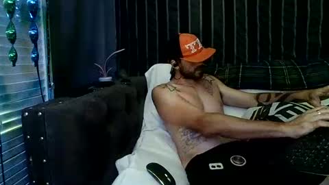Snapshot of straitpipermann22 chatting on July 5, 11:34 pm straitpipermann22 online show from July 5, 11:34 pm