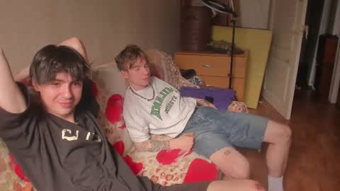 Snapshot of stralght_twinks chatting on June 28, 9:15 am Ray online show from June 28, 9:15 am