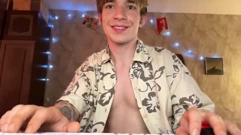Snapshot of stralght_twinks chatting on July 14, 10:21 am Ray online show from July 14, 10:21 am