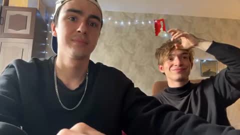 Snapshot of stralght_twinks chatting on August 2, 10:57 am Ray online show from August 2, 10:57 am