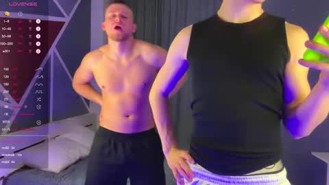 Snapshot of strangeguys chatting on November 11, 9:04 pm Rick Leo online show from November 11, 9:04 pm