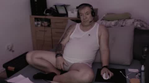 Stranger online show from November 17, 8:47 pm