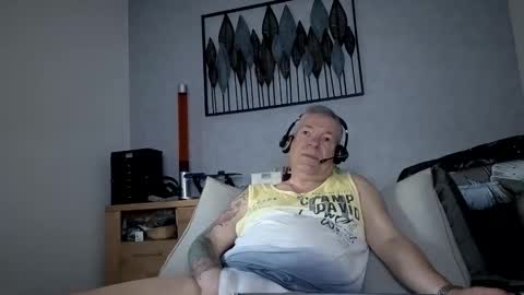 Stranger online show from May 27, 8:44 am