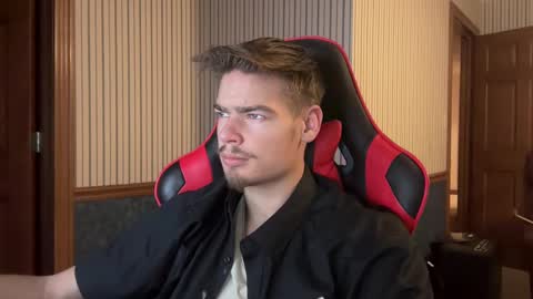 Snapshot of stratman301 chatting on November 24, 2:11 am stratman301 online show from November 24, 2:11 am