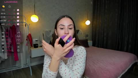 Laura online show from February 16, 1:35 am