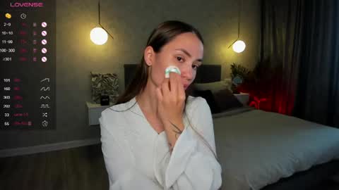 Laura online show from June 3, 2:03 am