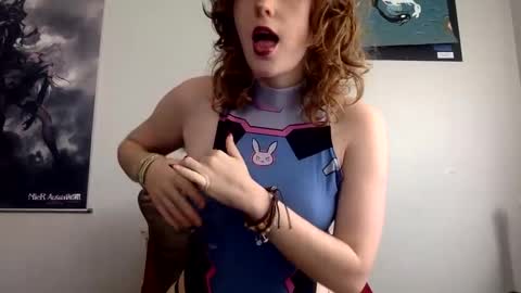 strawb3rrymilkk online show from October 1, 7:09 pm