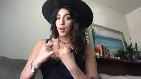 Snapshot of strawberripulp chatting on October 31, 7:59 pm Angel Baby online show from October 31, 7:59 pm