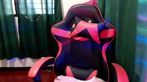 Snapshot of strawberry_ei chatting on April 22, 5:54 am just call me baby online show from April 22, 5:54 am