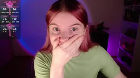 Snapshot of strawberry_juli chatting on November 22, 9:30 am Juli online show from November 22, 9:30 am