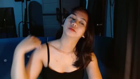 Kisses online show from April 13, 8:42 am