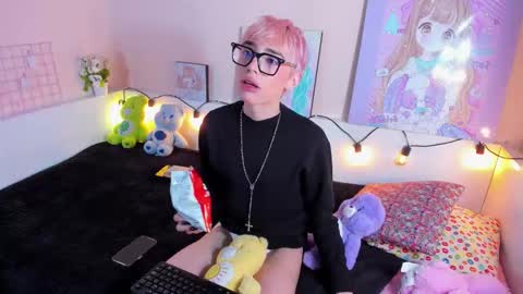 strawberry_kitty_ online show from November 15, 4:21 am