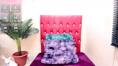 strawberry_lipz online show from September 15, 6:02 am