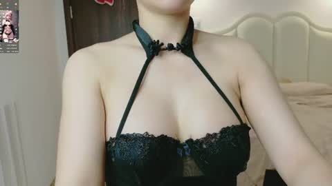 strawberry_loveee online show from July 3, 9:48 am