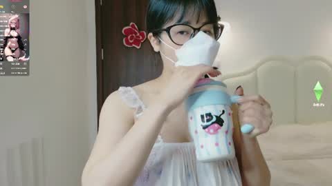 strawberry_loveee online show from July 28, 11:17 am